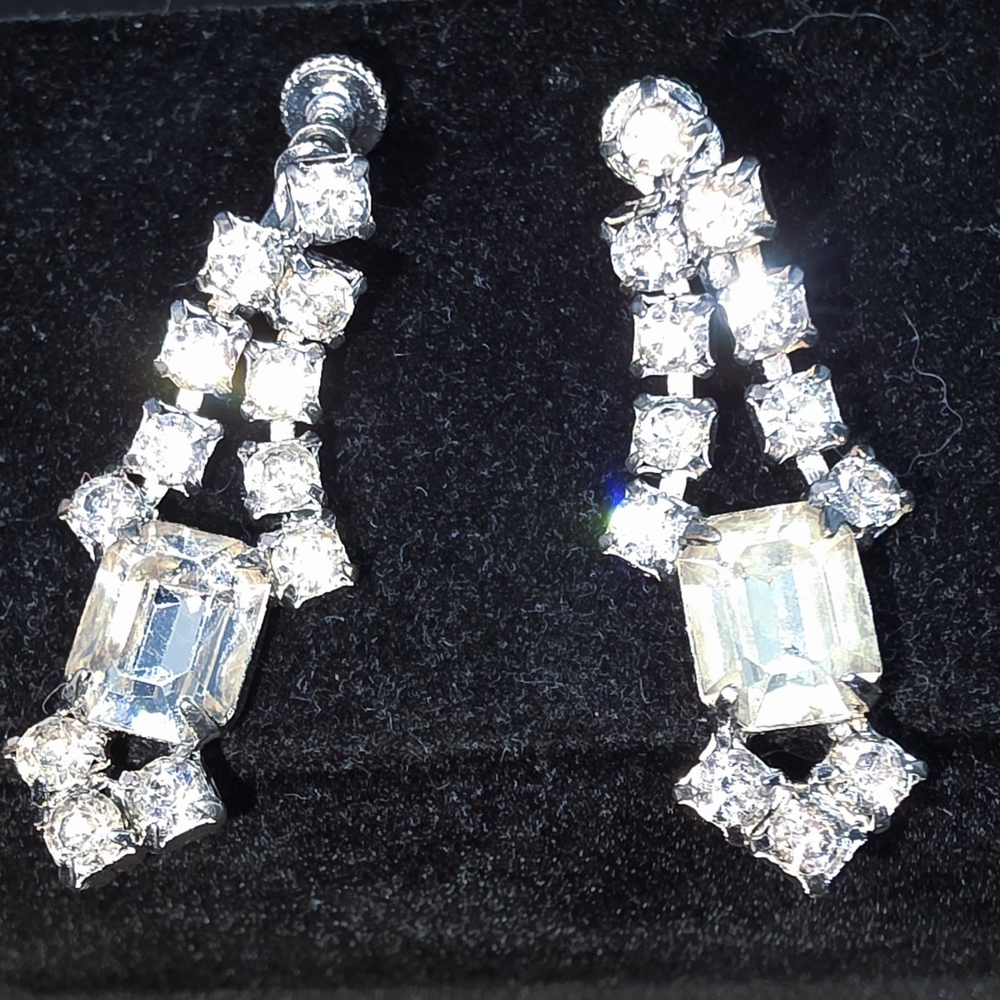 Elegant Vintage Silver Crystal Drop Earrings